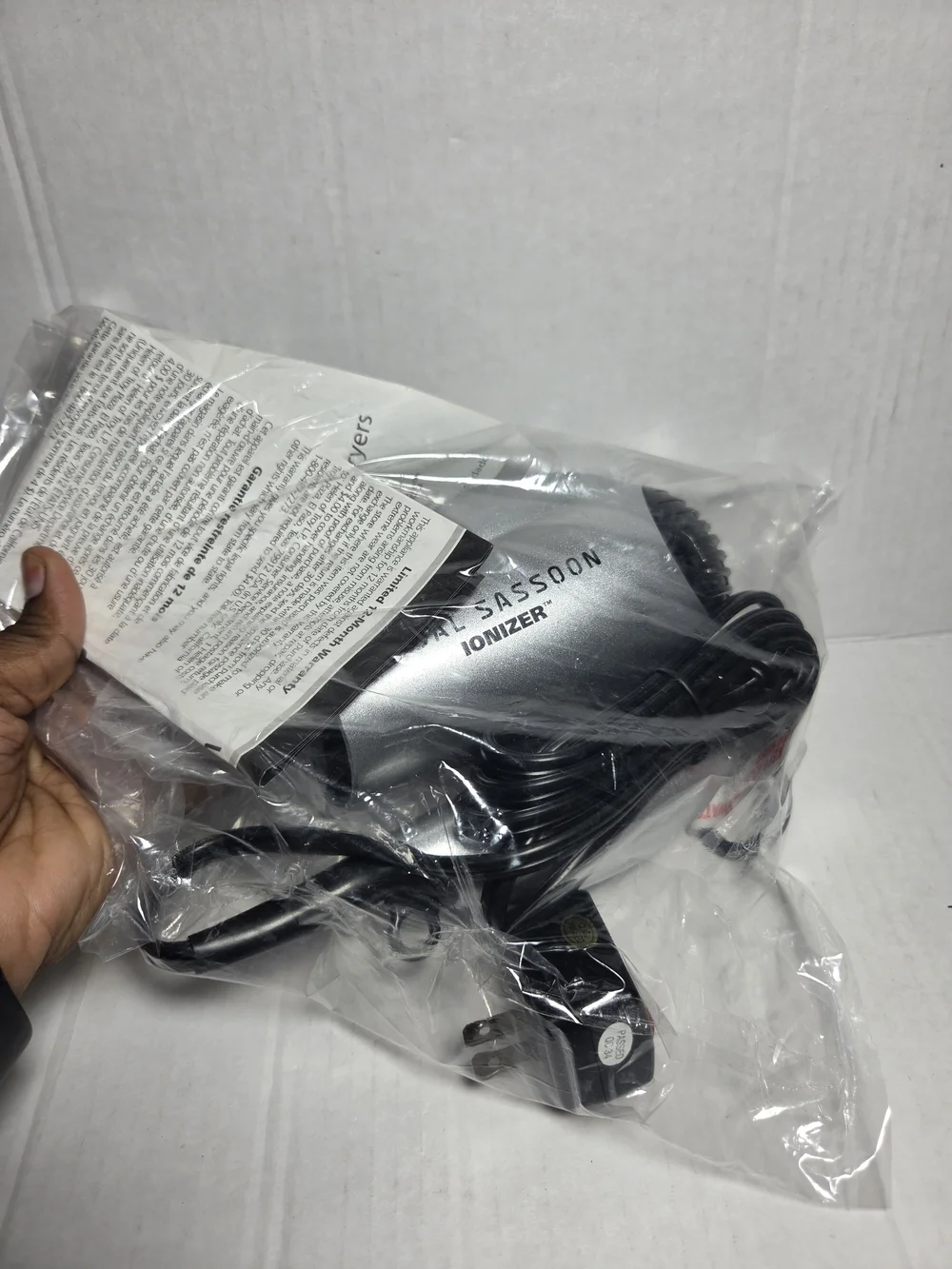 Vidal Sassoon VS784 1875W Travel Hair Dryer Ionic Dual Voltage Folding Handle